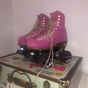 MOXI ROLLER SKATES